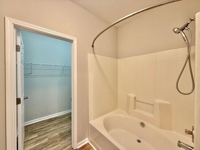Building Photo - 2113 Trefoil Ln