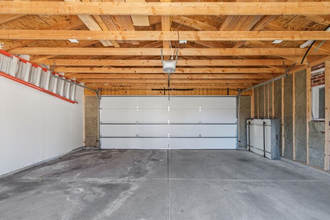 Building Photo - 3BD, 3BA Sunnyside Bungalow with 3-Car Garage