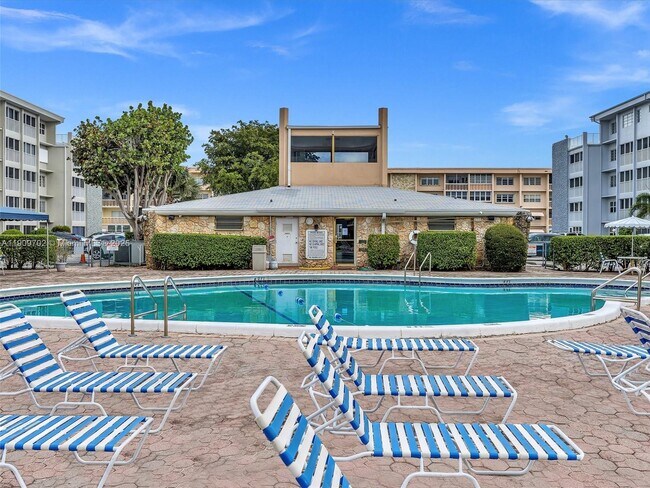 Building Photo - 215 SE 3rd Ave