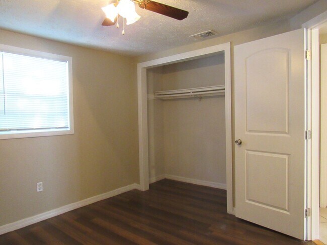 Building Photo - 3 BEDROOM 1 BATH HOME - NEW PORT RICHEY FL