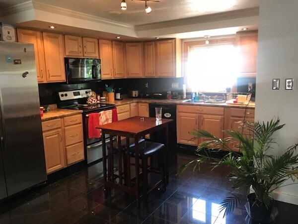 Building Photo - 145 Pearl St