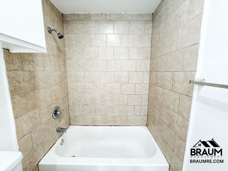 Building Photo - 5461 Kester Ave