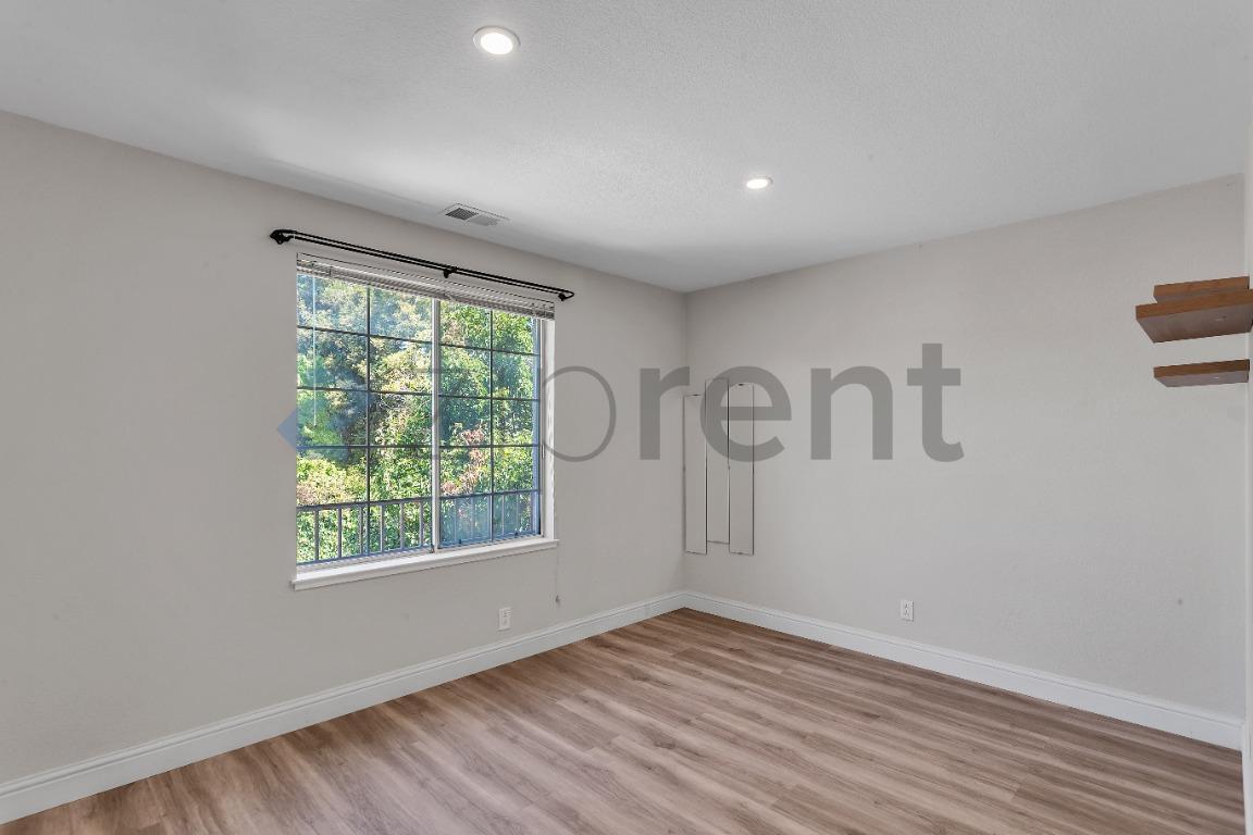 Building Photo - Unit