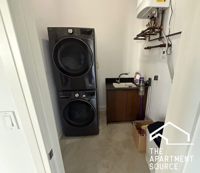 Building Photo - 175 N Ada St