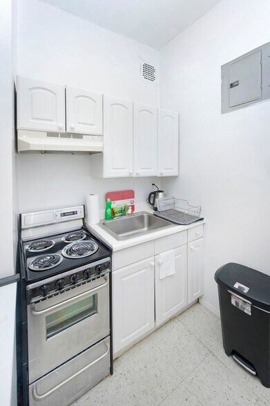 Building Photo - 215 B E 95th St