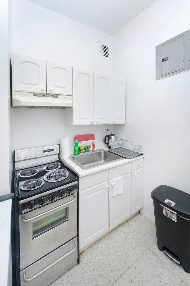 Building Photo - 215 B E 95th St