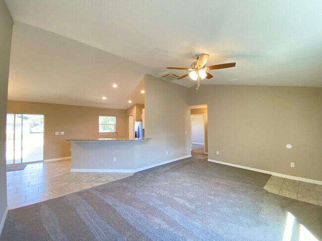 Building Photo - Desirable SW Ocala Neighborhood- 3/2/2 **WON"T LAST**