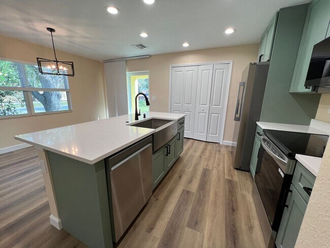 Building Photo - 2 Bedroom 2 Bath / New Construction