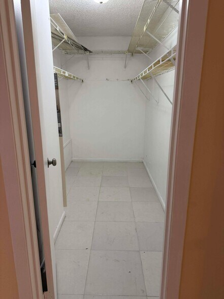 Building Photo - 501 W 1st St