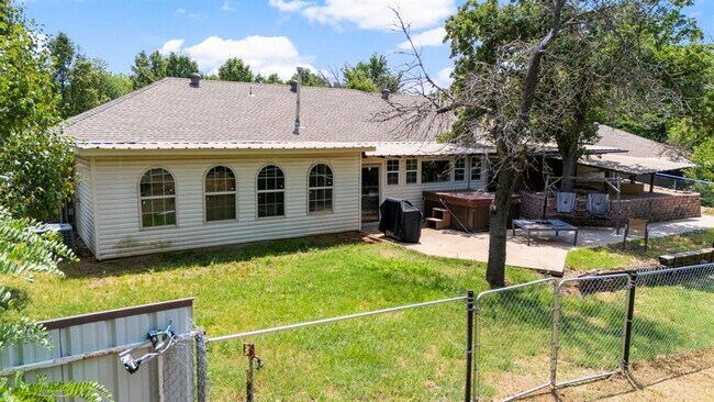 Building Photo - 1829 Ranchwood Dr