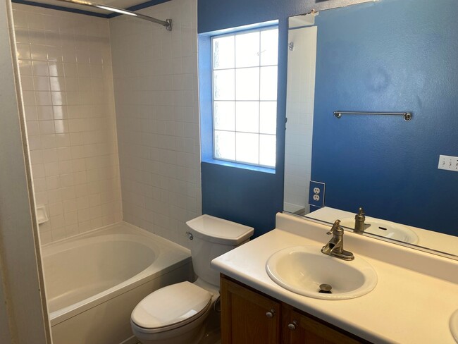 Building Photo - **MOVE-IN SPECIAL: $500 OFF!**