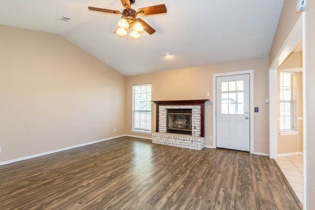 Building Photo - 3 Bed | 2 Bath in Broken Arrow!