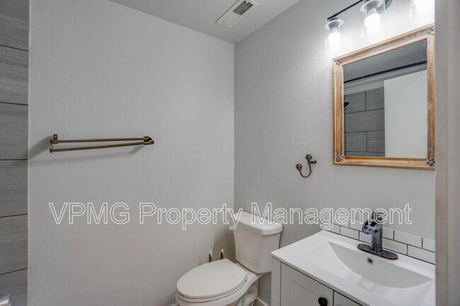 Building Photo - 3513 NE 135th Ave