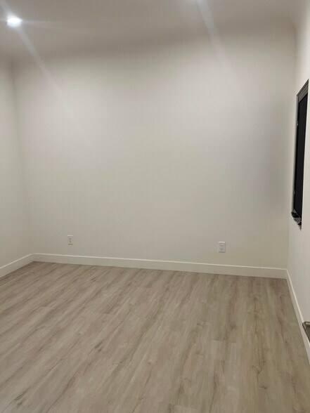 Building Photo - 163 N Arnaz Dr