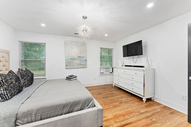 Building Photo - 2874 Grand Ave SW