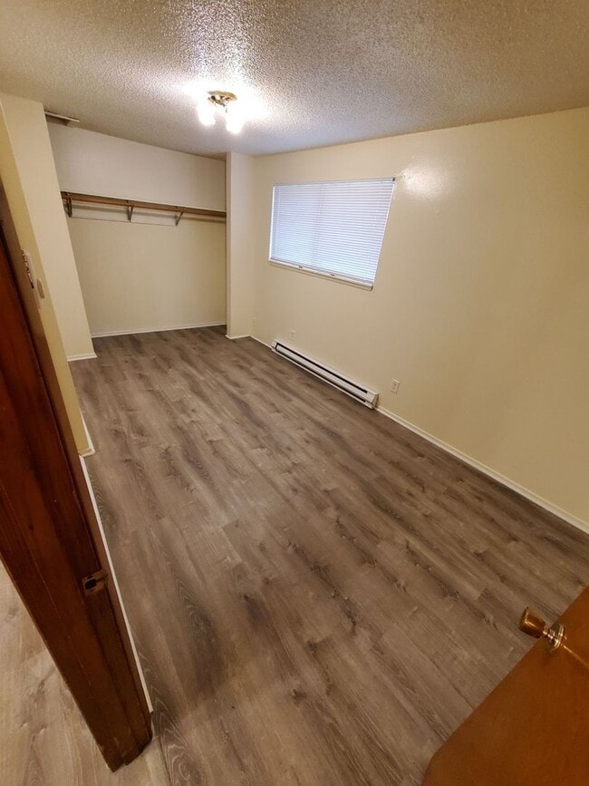 Building Photo - 156 Manbrin Dr N