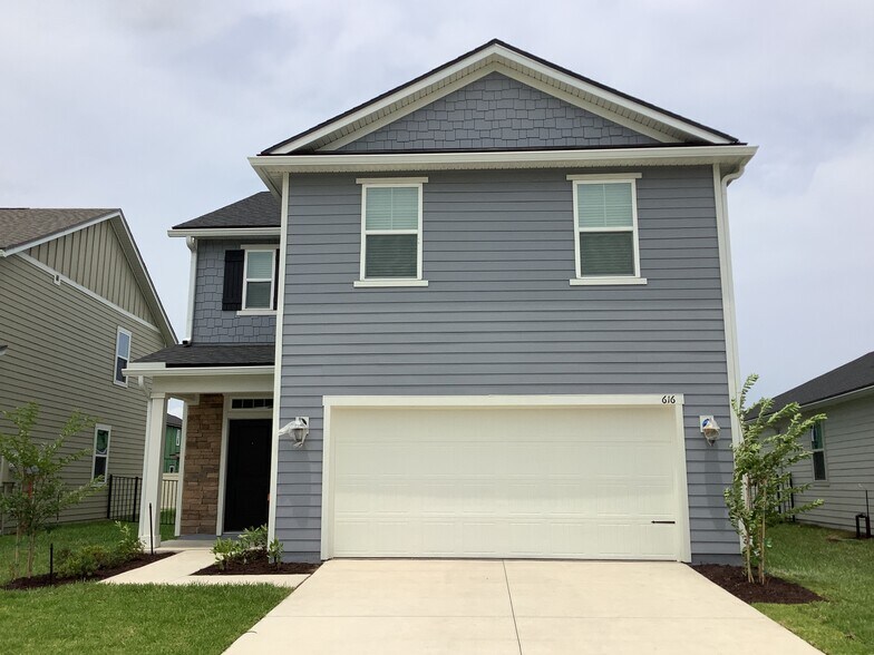 Primary Photo - 616 Onate Cir