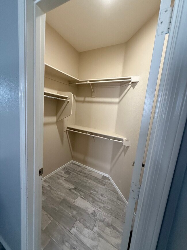 Building Photo - 3972 E Timberline Rd