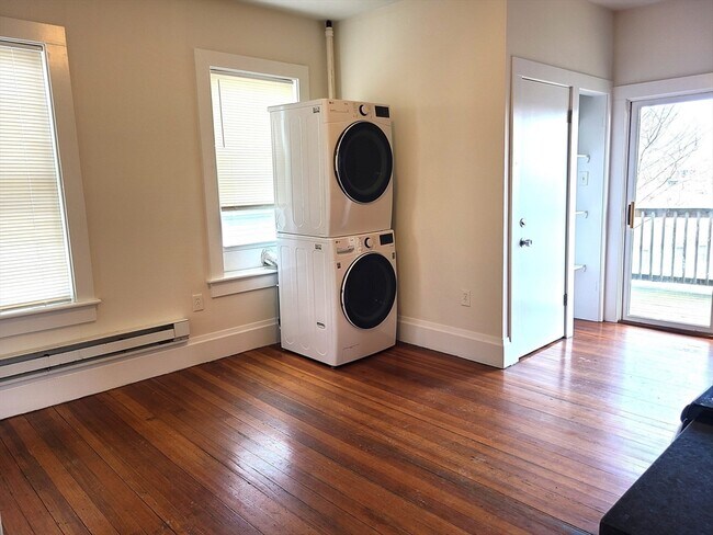 Building Photo - 27 Buttonwood St