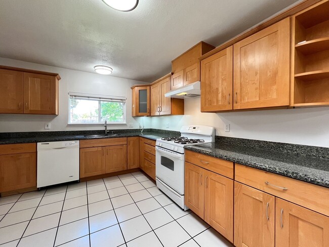 Building Photo - Single-Level Bel Aire Home with Spacious Layout