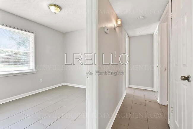 Building Photo - 8300 Candleglow Ln