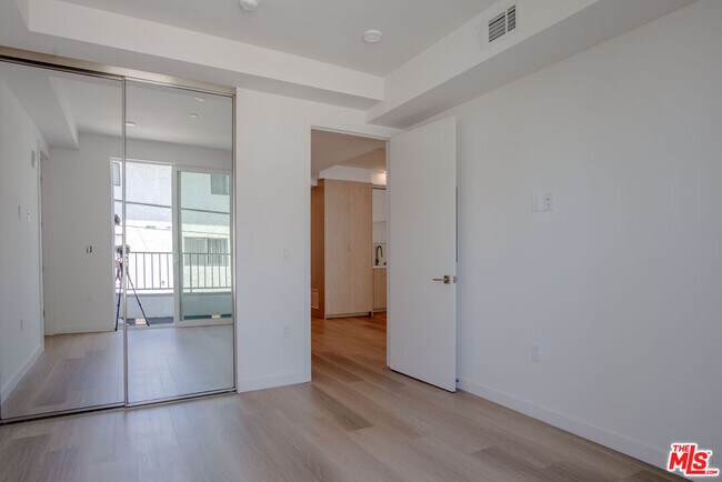 Building Photo - 4406 Fulton Ave
