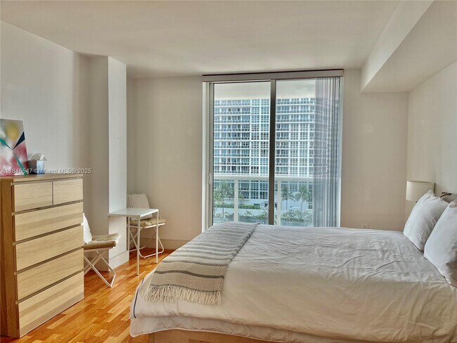 Building Photo - 10275 Collins Ave