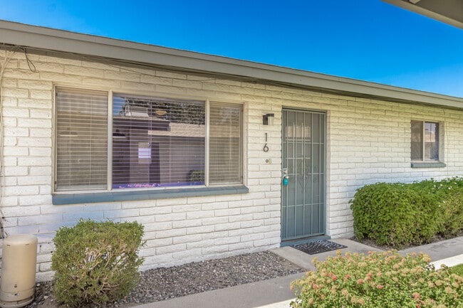Building Photo - Rossmore Apartments