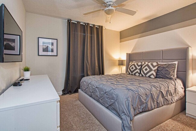 Building Photo - 4728 Sleepy Hollow Dr
