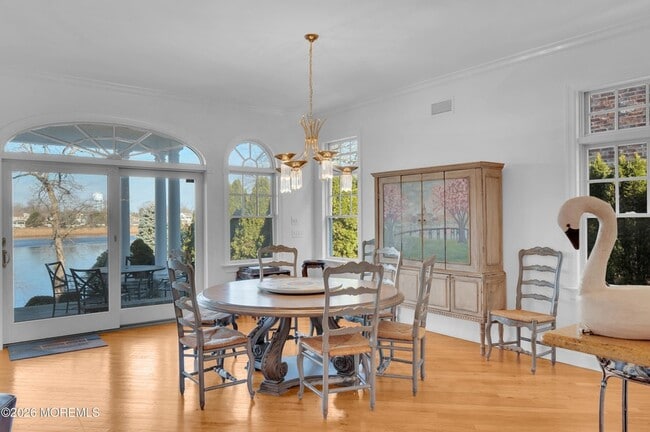 Building Photo - 619 Beacon Blvd