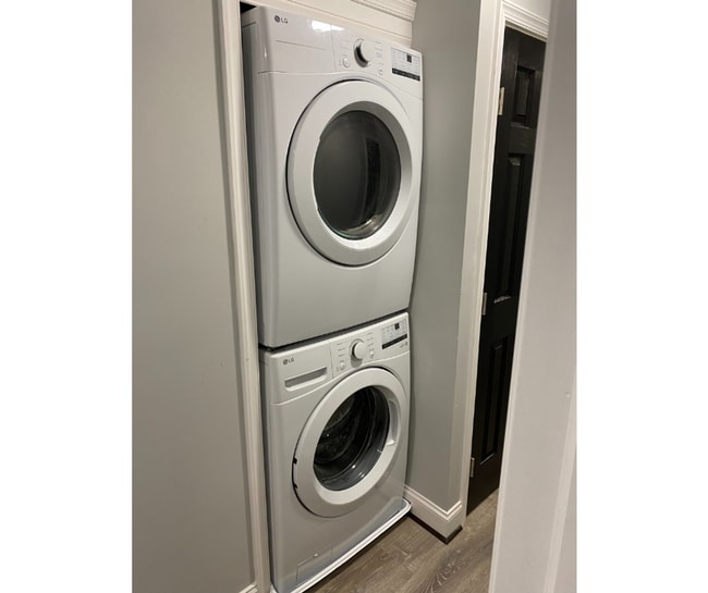 Building Photo - 823 N Woodington Rd