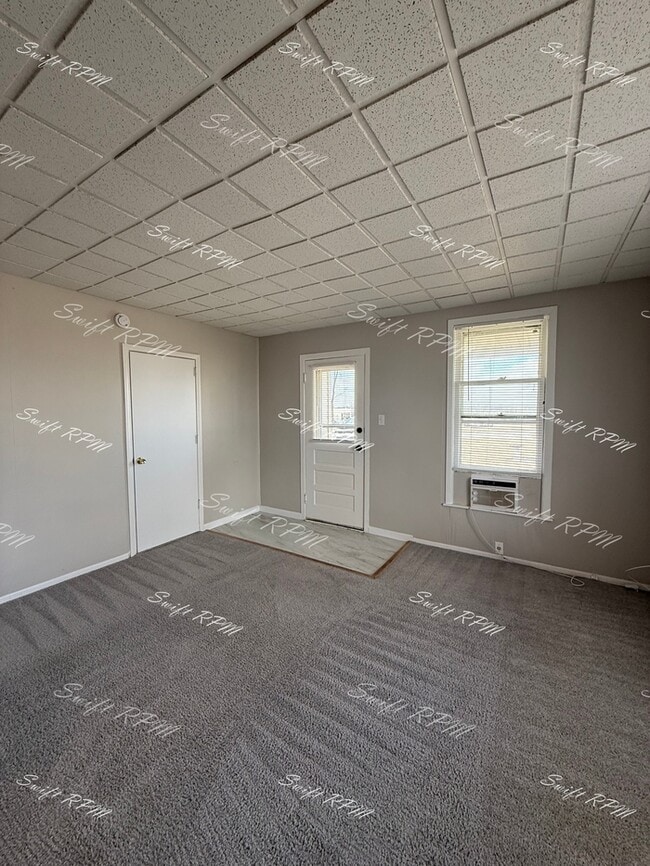 Building Photo - 314 E Kansas St