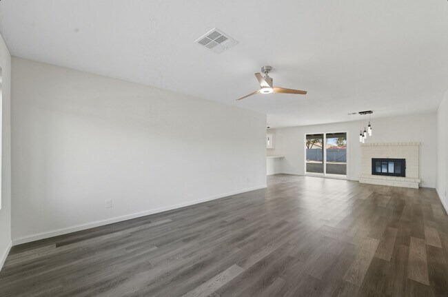 Building Photo - Beautiful Glendale Home With Pool!