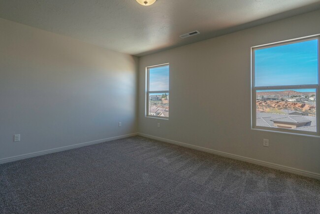 Building Photo - Townhome available in Millcreek Springs with a community pool!