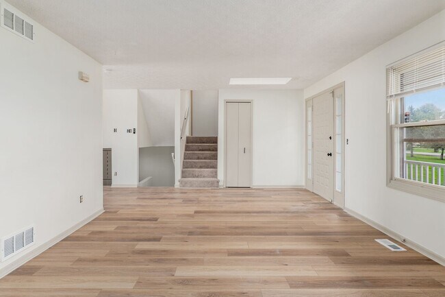 Building Photo - 7450 Richardson Rd