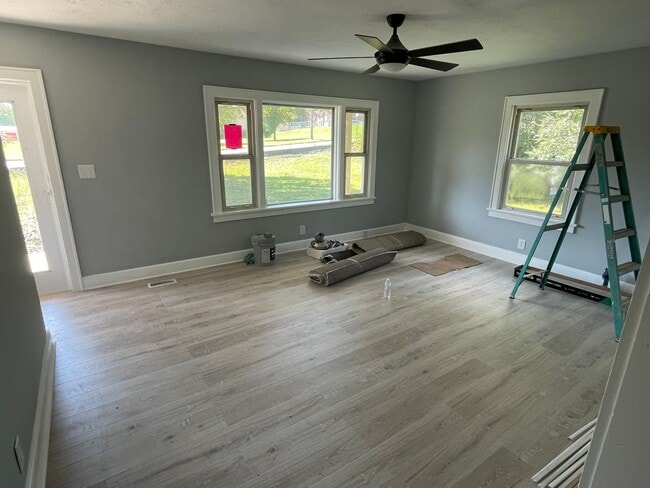 Building Photo - Brick 3 bedroom 2 bath in Bristol