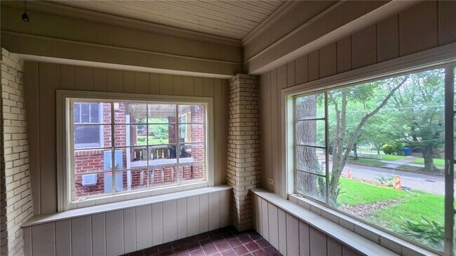 Building Photo - 1029 Katherwood Dr SW