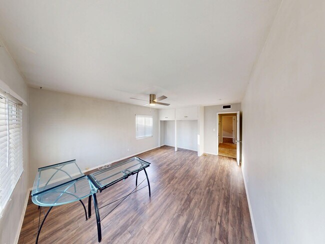 Building Photo - 5375 E Falls View Dr