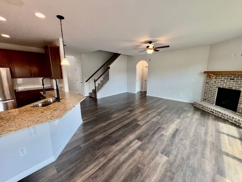 Building Photo - 323 Coppergate Ct