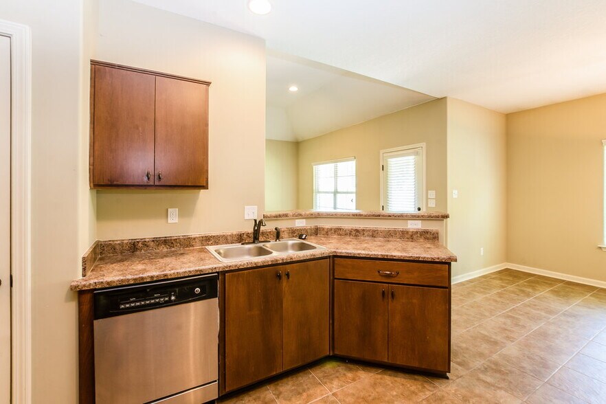 Building Photo - 5009 Forest Oasis Ln