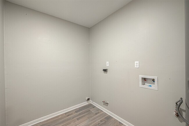 Building Photo - 1614 Talbrook Dr