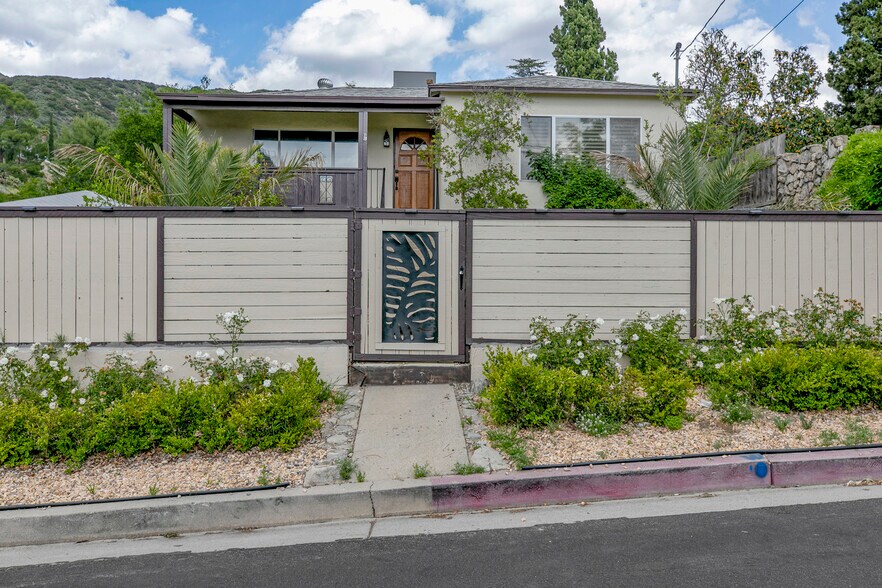 Building Photo - 10630 Samoa Ave