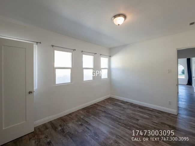 Building Photo - 723 W Doran St