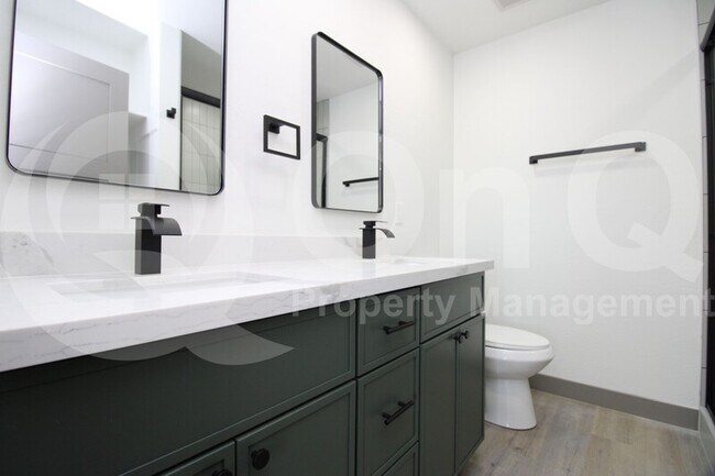 Building Photo - 2516 E Broadway Rd