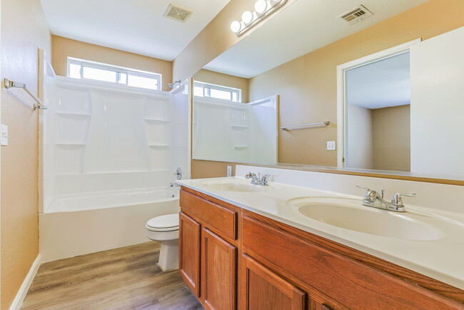 Building Photo - 527 N Bailey Cir