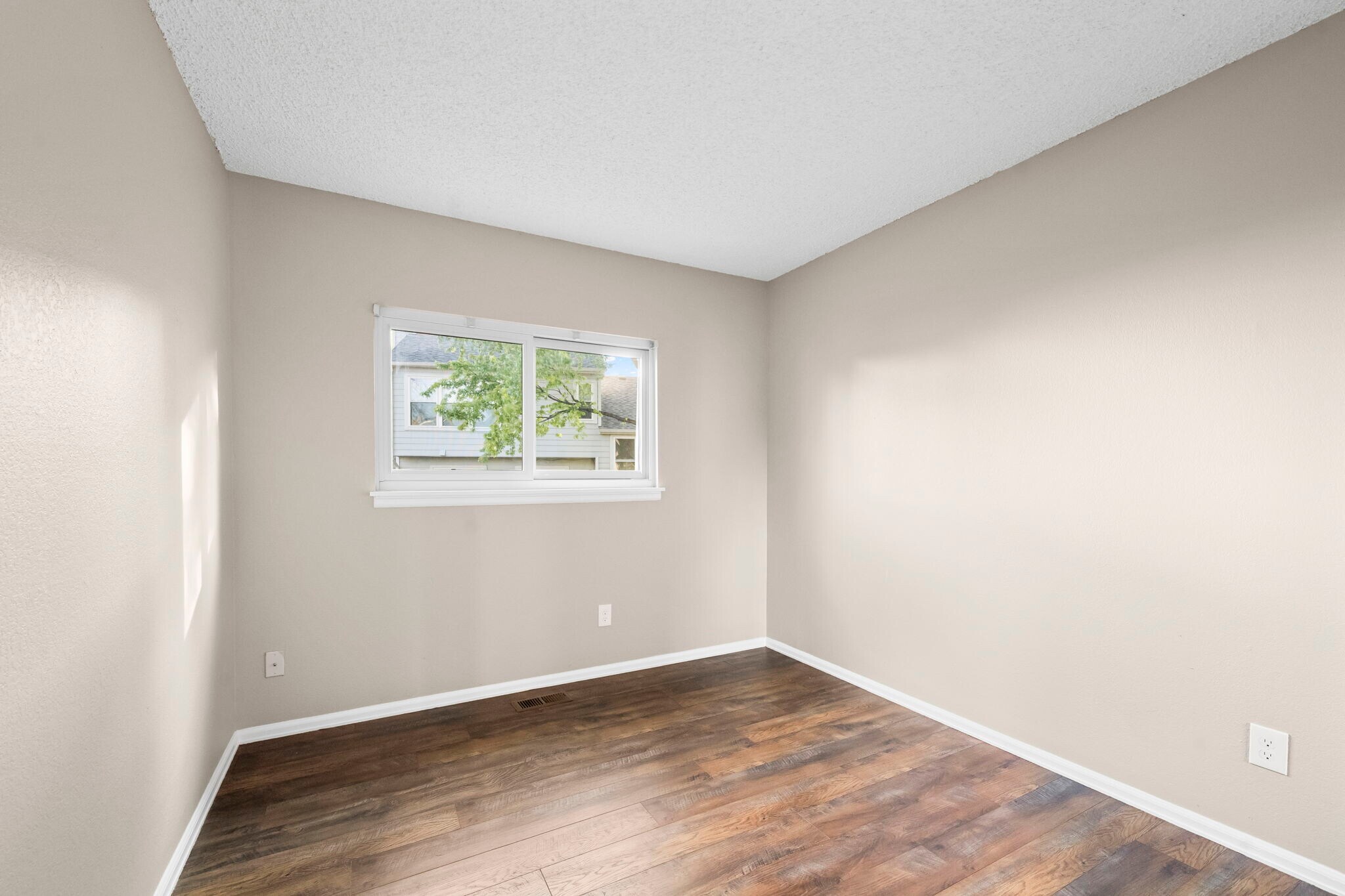 Building Photo - 12665 Grove Ct