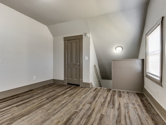 Building Photo - 145 N L Ave