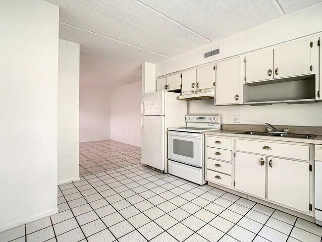Building Photo - 714 Michigan Ct