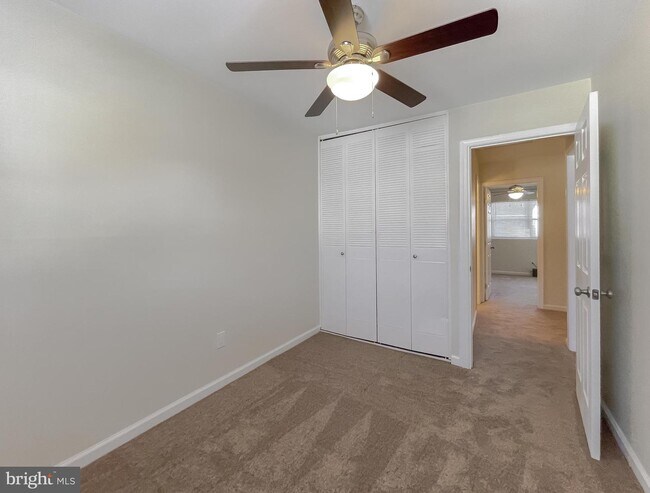 Building Photo - 11859 Oak Manor Dr