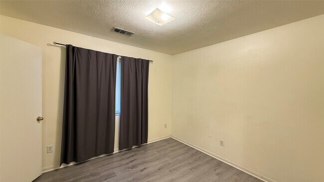 Building Photo - 4919 Lochman Ln